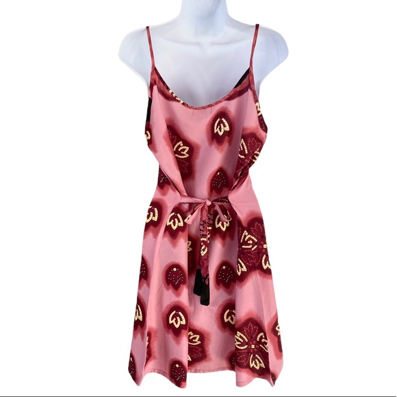 CocoWalk • Printed Tie Back Dress - Picture 2 of 6